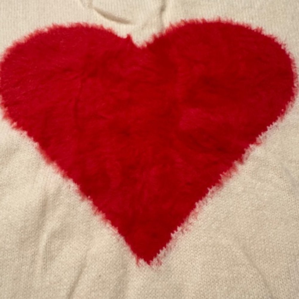 Main Strip Ivory Fuzzy Heart Sweater (2) 4282 NWT Boutique - Picture 4 of 7